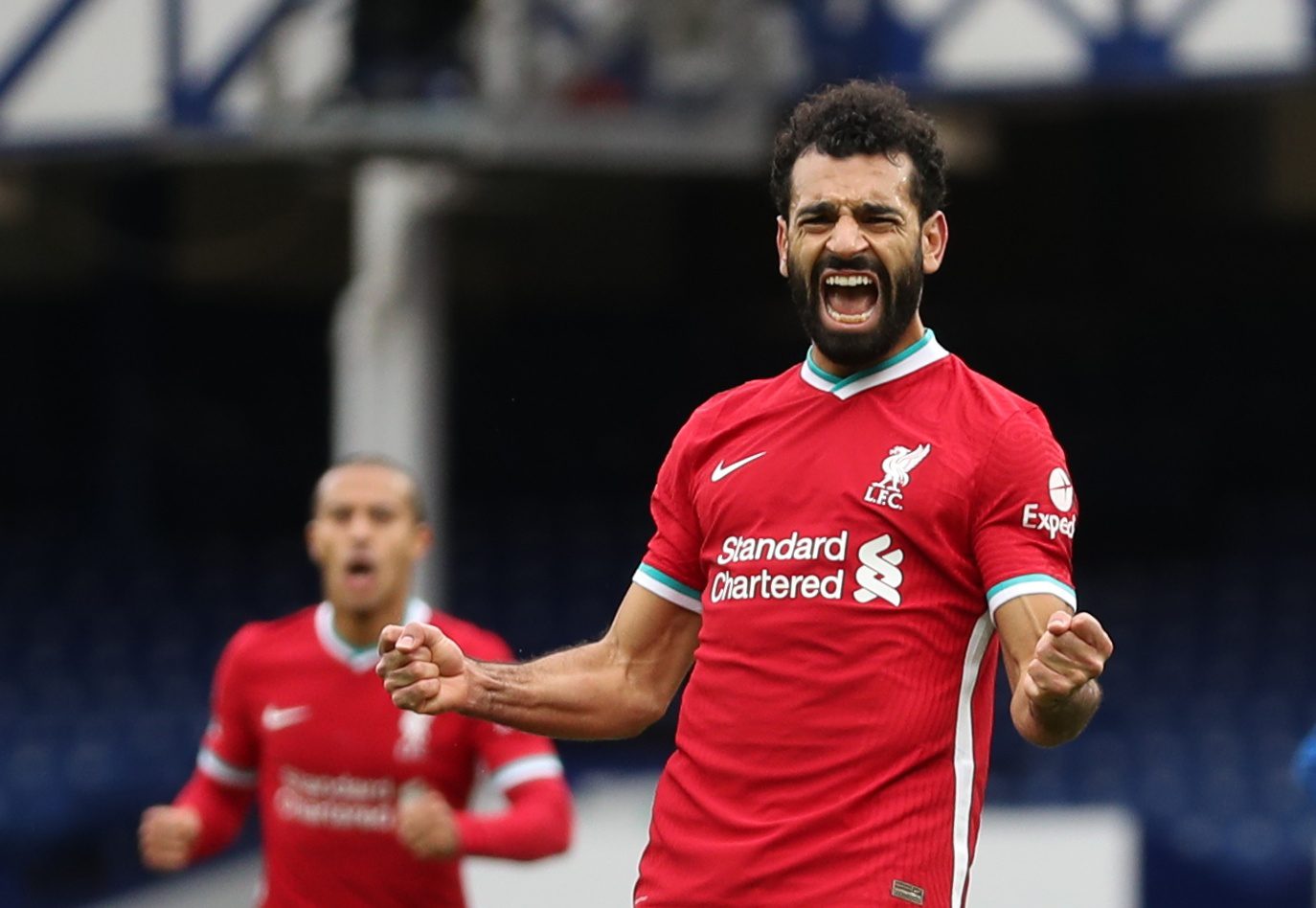 محمد صلاح يسجل هدفه رقم 100 مع ليفربول (رويترز)
