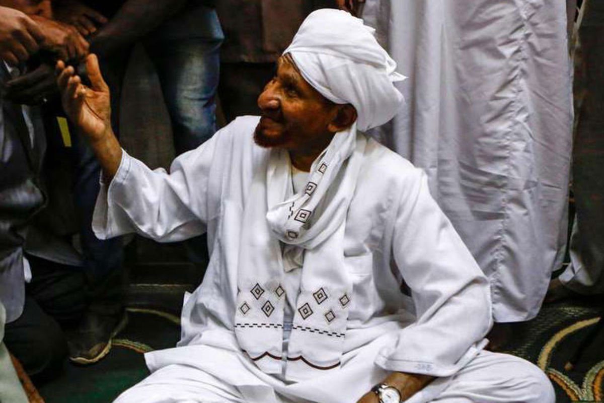 الصادق المهدي.. الزعيم السوداني الذي عاش داعماً للديمقراطية ومات رافضاً للتطبيع