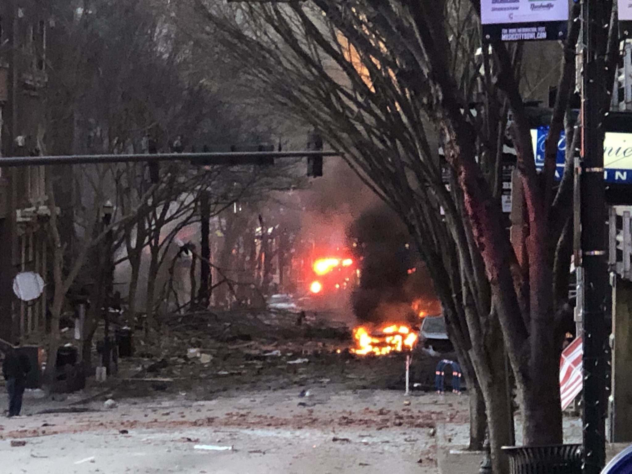 انفجار ضخم يهز مدينة ناشفيل الأمريكية.. الشرطة: عمل متعمد تم بواسطة سيارة مفخخة (فيديو)