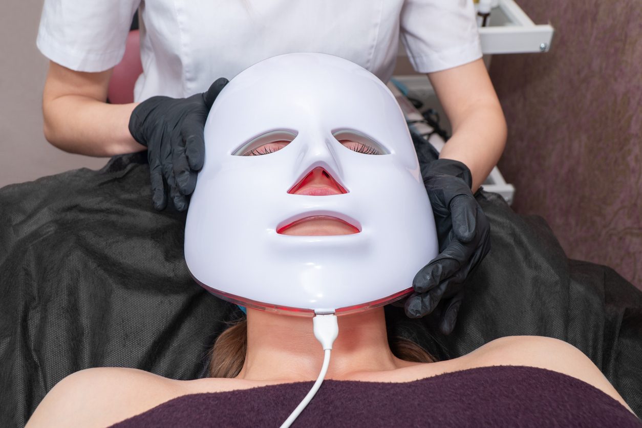 بأسعار تبدأ من 40 دولاراً.. هذه أفضل الأجهزة المنزلية لعلاج البشرة والتجاعيد بالضوء