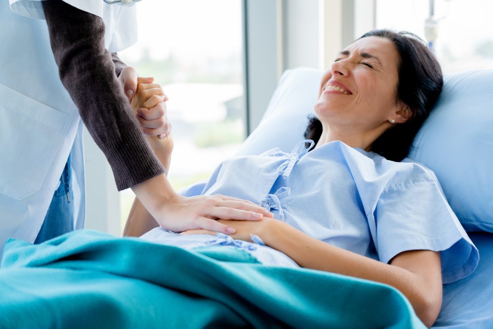 متى تبدأ أعراض الحمل خارج الرحم بالظهور؟