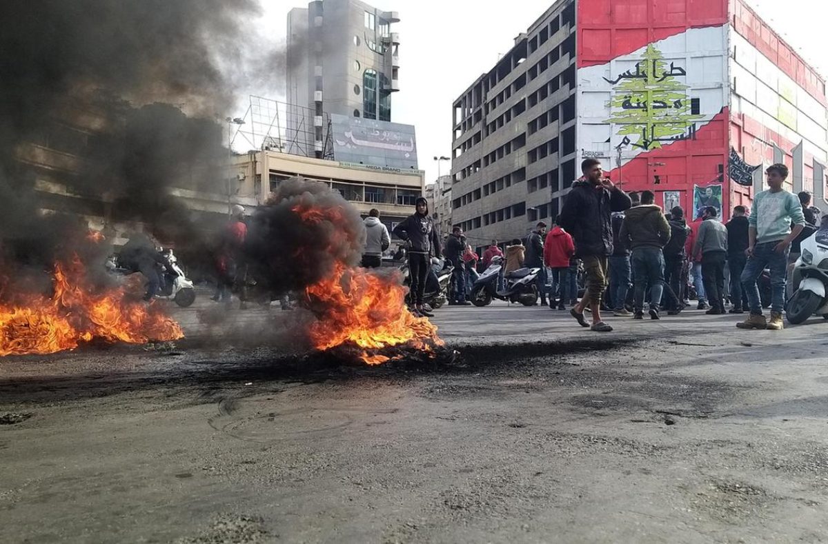 فوضى وأعمال تخريب وإحراق مؤسسات.. من يود تشويه احتجاجات طرابلس في لبنان؟