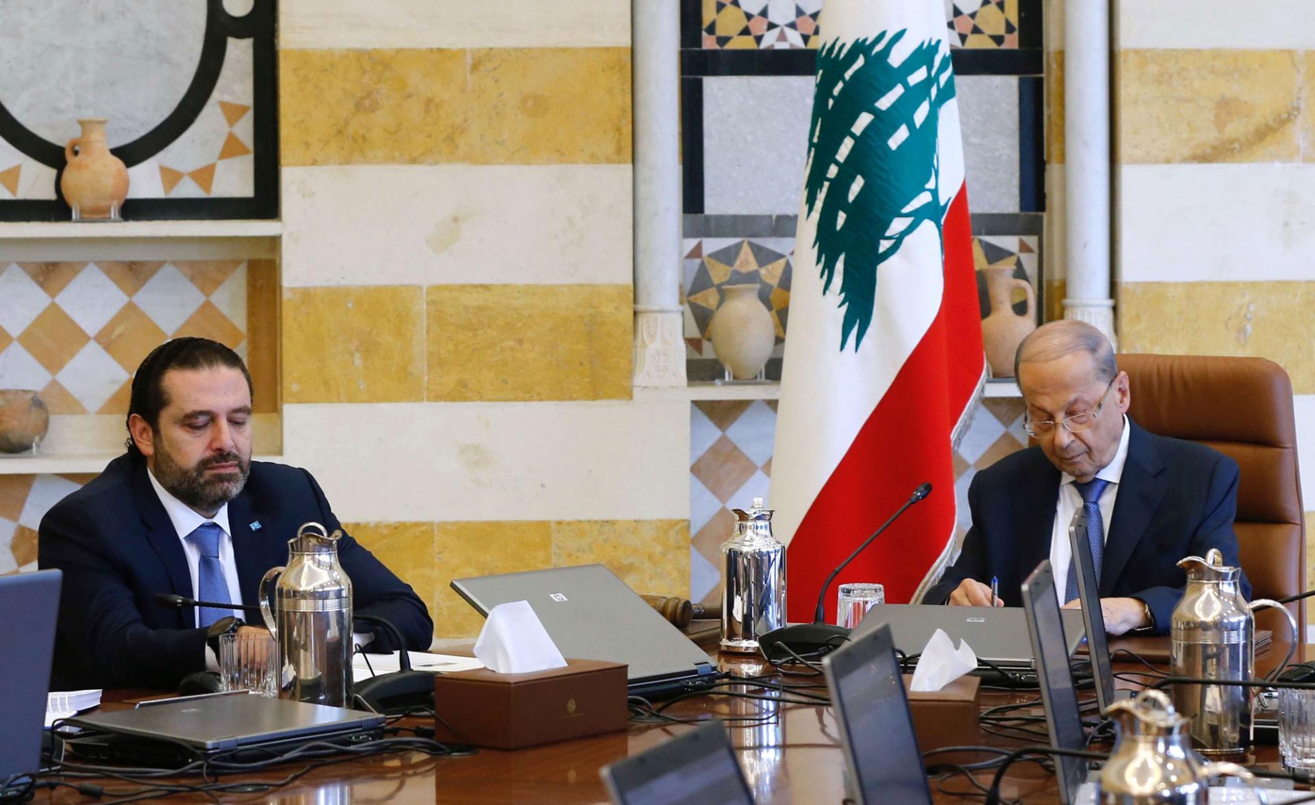 تسريبات تتهمه بالكذب وشن حملة إعلامية شرسة.. تفاصيل خطة عون للإطاحة بالحريري