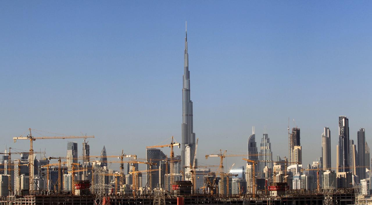 “نهاية التغريبة النفطية”.. هل تستطيع دول الخليج مواصلة نموها الاقتصادي بعد النزوح الكبير للوافدين بسبب الجائحة؟