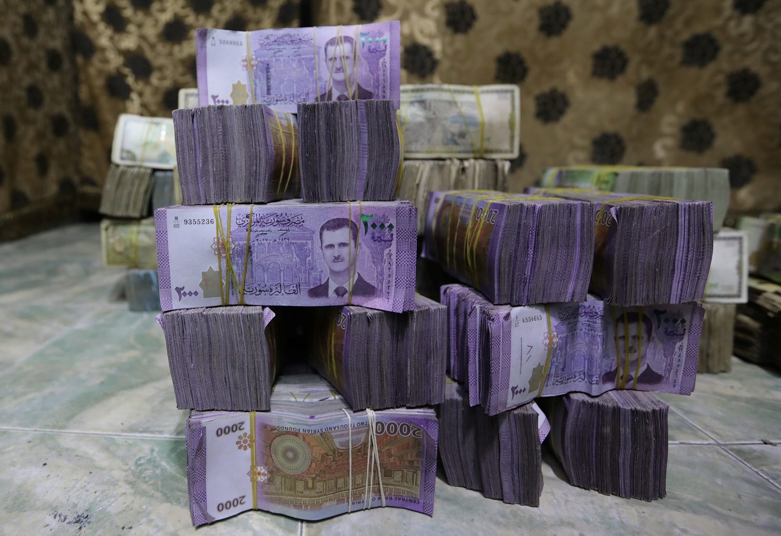 الليرة السورية تنهار