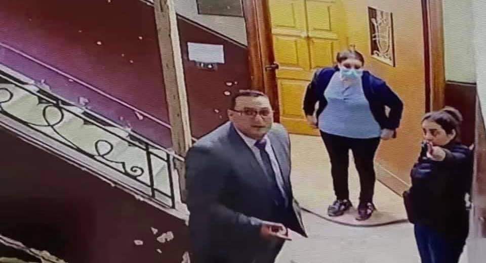 تبريرات لتحرش جنسي بطفلة ودعوات للستر.. لماذا يتعاطف البعض مع المتحرشين؟!