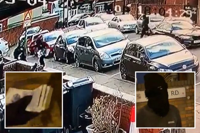 فيديو مثير للص ملثم يعيد أموالاً مسروقة بعد أن اكتشف أنها تبرعات لأحد المساجد  (فيديو)