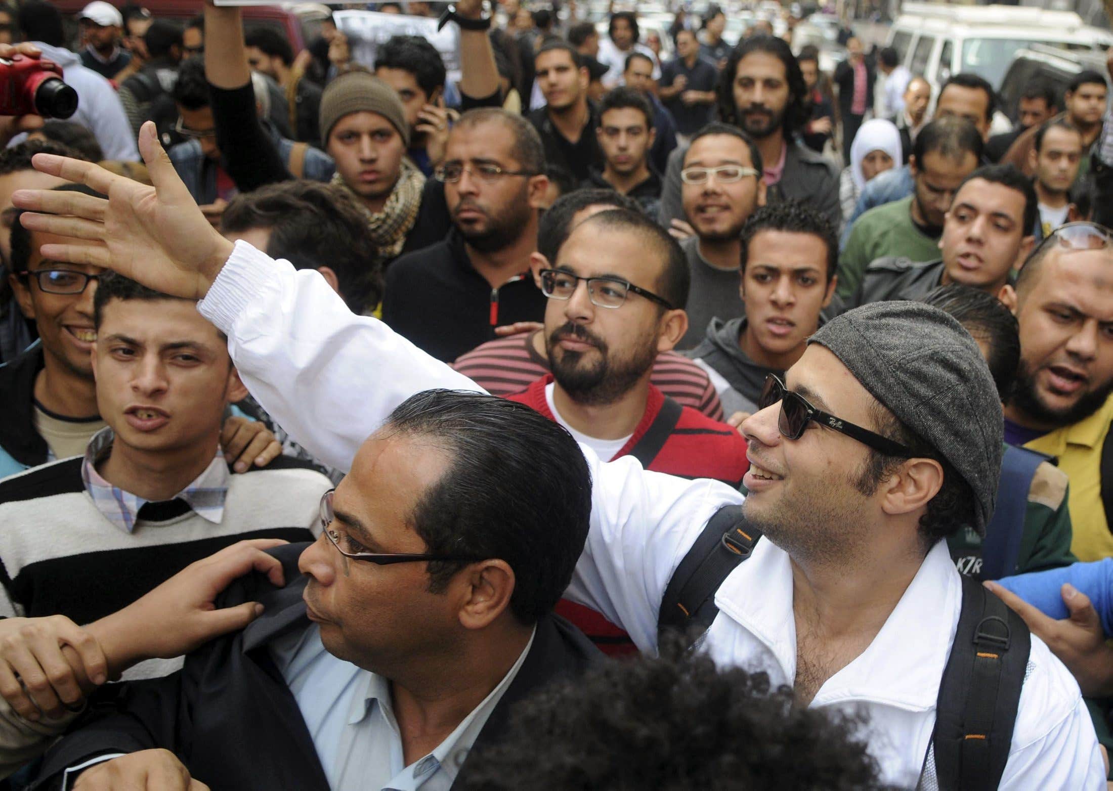 بعضهم بالسجون وآخرون ملاحقون أما القسم الثالث فصاروا نواباً بالبرلمان.. أين قيادات “6 أبريل”؟