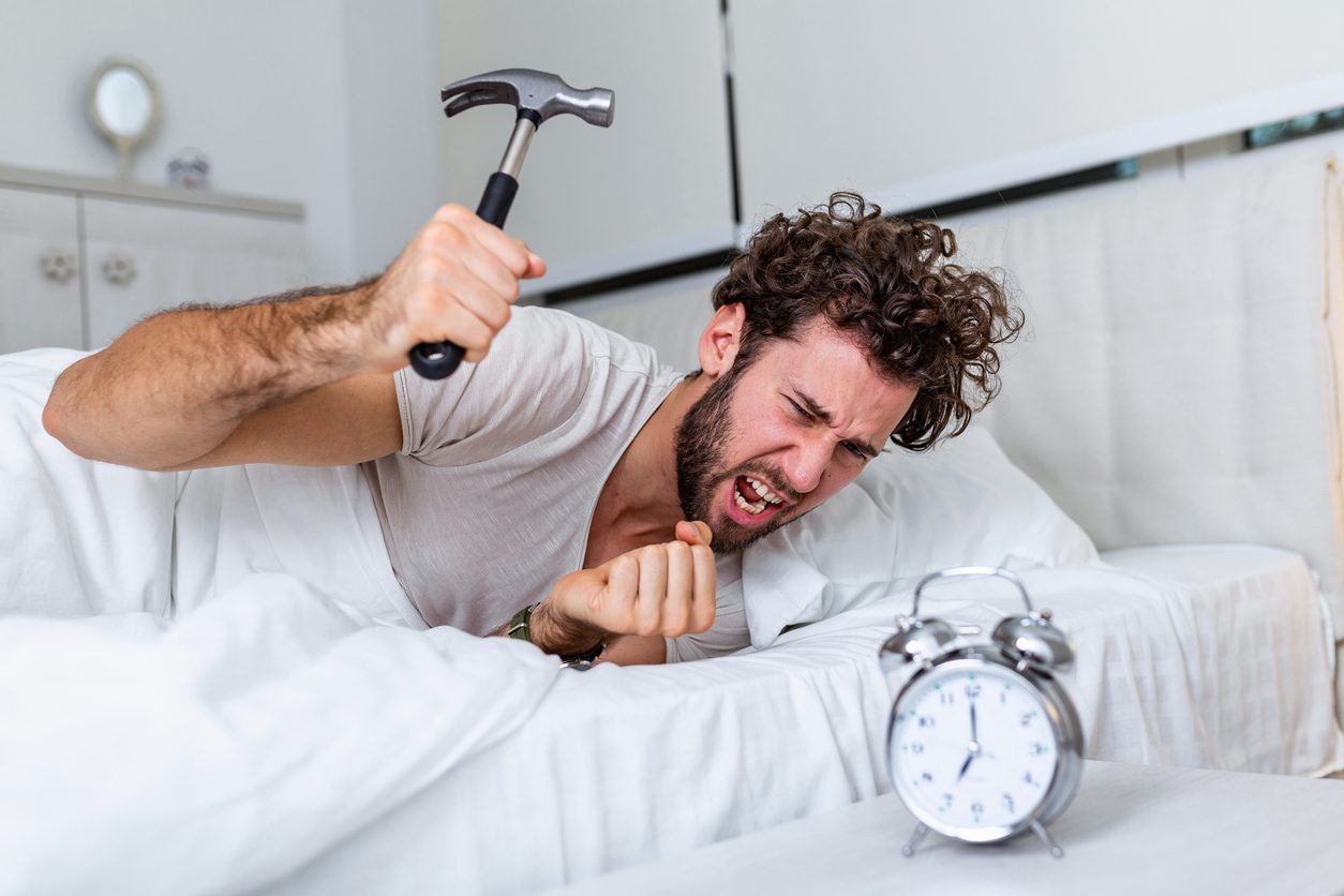 هل من الممكن أن تتحول من محب للسهر إلى نشيط يستيقظ باكراً؟ الخبراء يجيبون