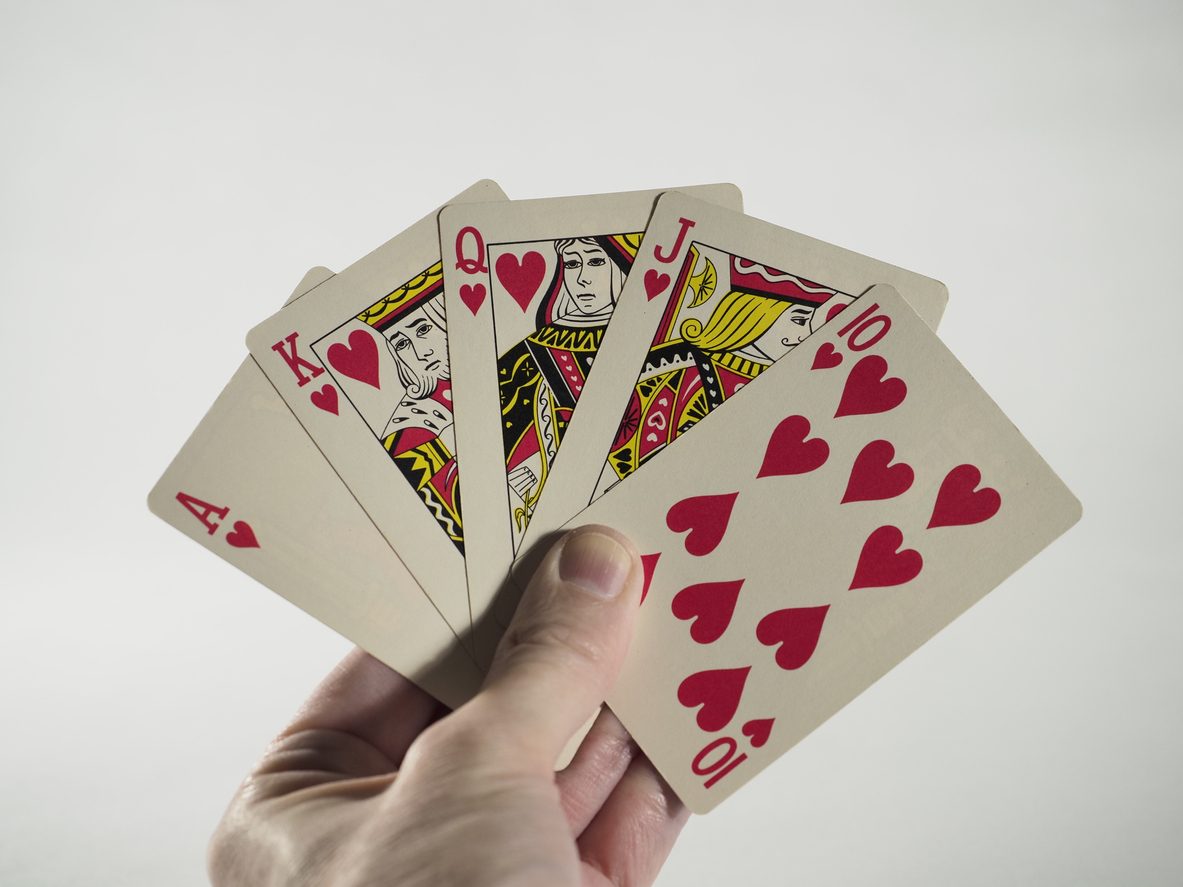 iStock/ ماذا تعني الوجوه على أوراق اللعب؟