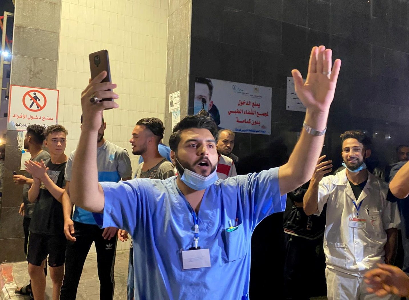 الفلسطينيون يحتفلون بـ”الانتصار على إسرائيل” بعد بدء “الهدنة”.. تكبيرات في المساجد ومسيرات وألعاب نارية (فيديو)