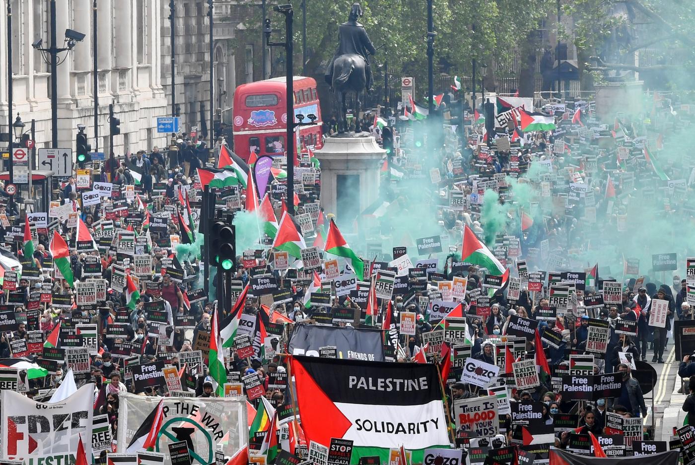 استنفار في لندن بعد اقتراب آلاف المؤيدين لفلسطين من وقفة إسرائيلية.. كانوا يتوجهون صوب سفارة إسرائيل (فيديو)