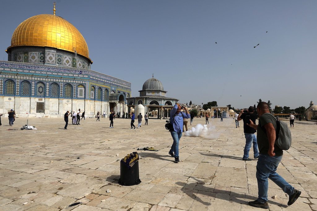 الأمم المتحدة تطالب إسرائيل بوقف اعتداءاتها على الفلسطينيين بالقدس: ينبغي احترام الأماكن المقدسة