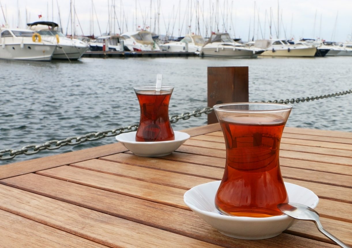 "شاي" مقابل "Tea".. لماذا اقتبست معظم اللغات من هاتين الكلمتين فقط؟