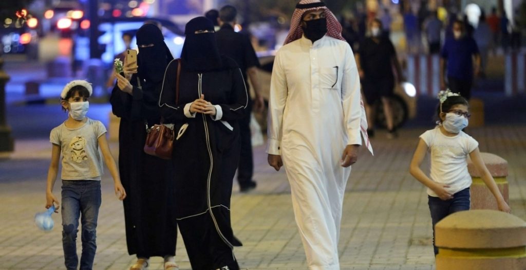 السعودية  فتح المحلات الصلاة 