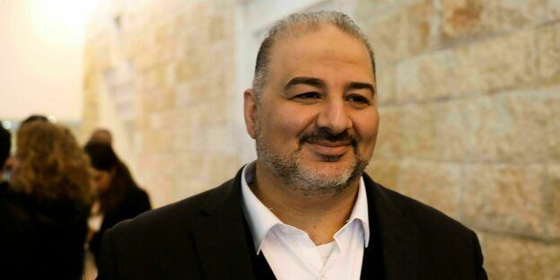رائد صلاح بالسجن وعباس شريك بالحكومة الإسرائيلية.. كيف انقسمت الحركة الإسلامية بالداخل إلى نقيضين؟