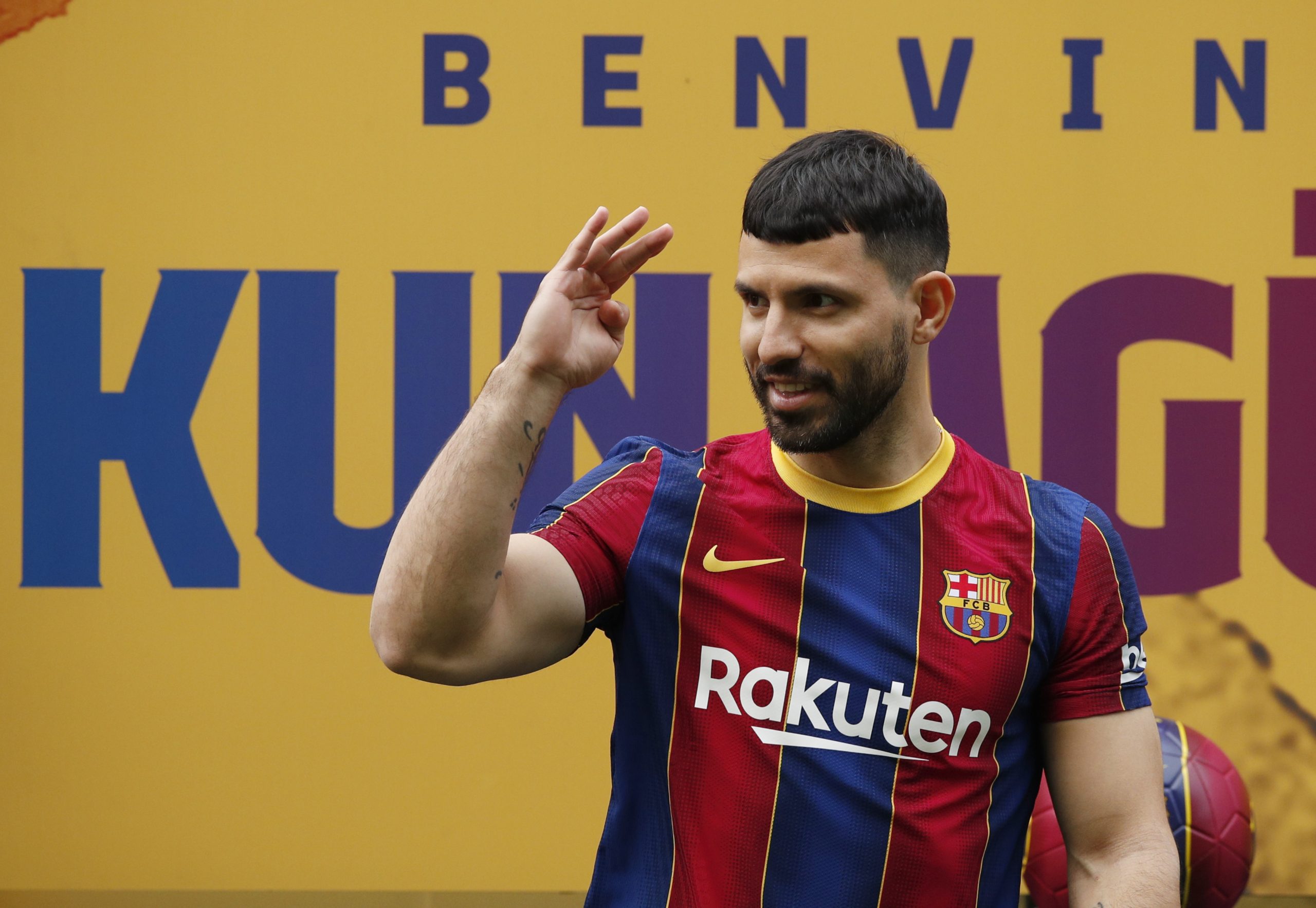 برشلونة عزز صفوفه بالمهاجم الأرجنتيني أغويرو