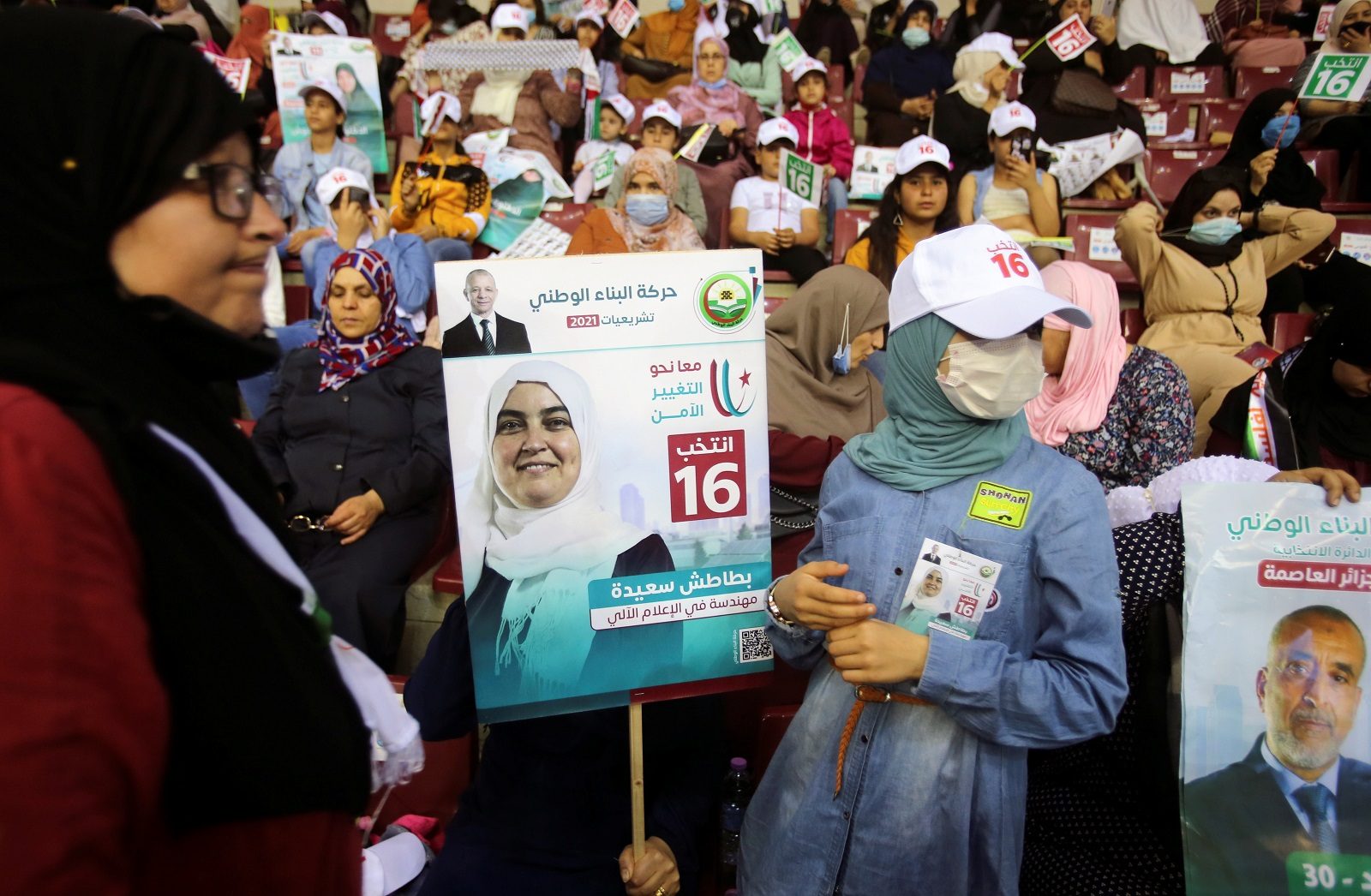 الجزائريون يختارون برلمانهم وفق نظام جديد.. الحراك وجزء من المعارضة يرفضان الانتخابات التشريعية
