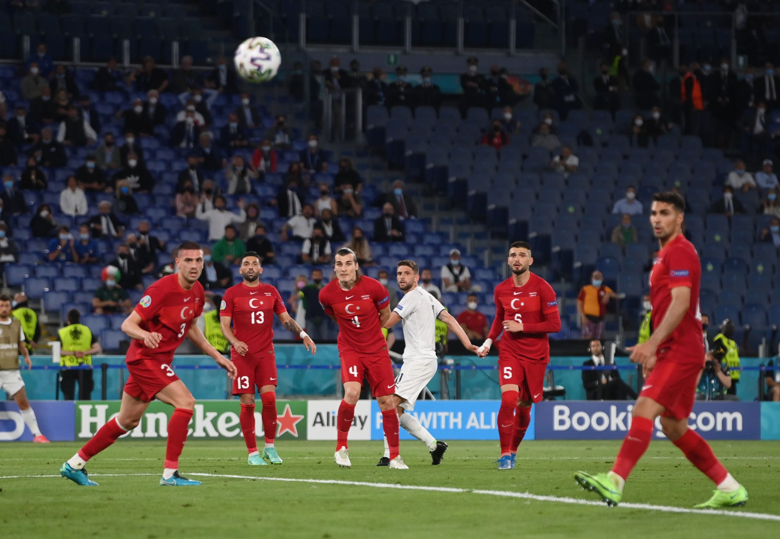 افتتاح يورو 2020 بلقاء إيطاليا وتركيا (رويترز)