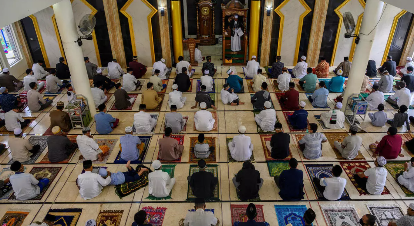 بين التقييد والمنع الكامل.. كيف أصبح حال صلاة عيد الأضحى بالدول العربية تحت وطأة الجائحة؟