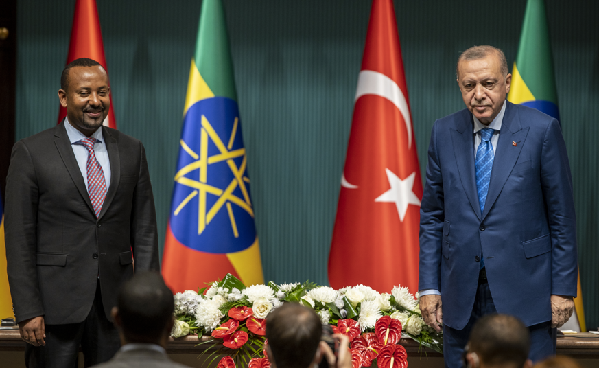 أردوغان يستقبل رئيس وزراء إثيوبيا ويعرض الوساطة في الأزمة مع السودان.. آبي أحمد: تركيا لها نفوذ عالمي
