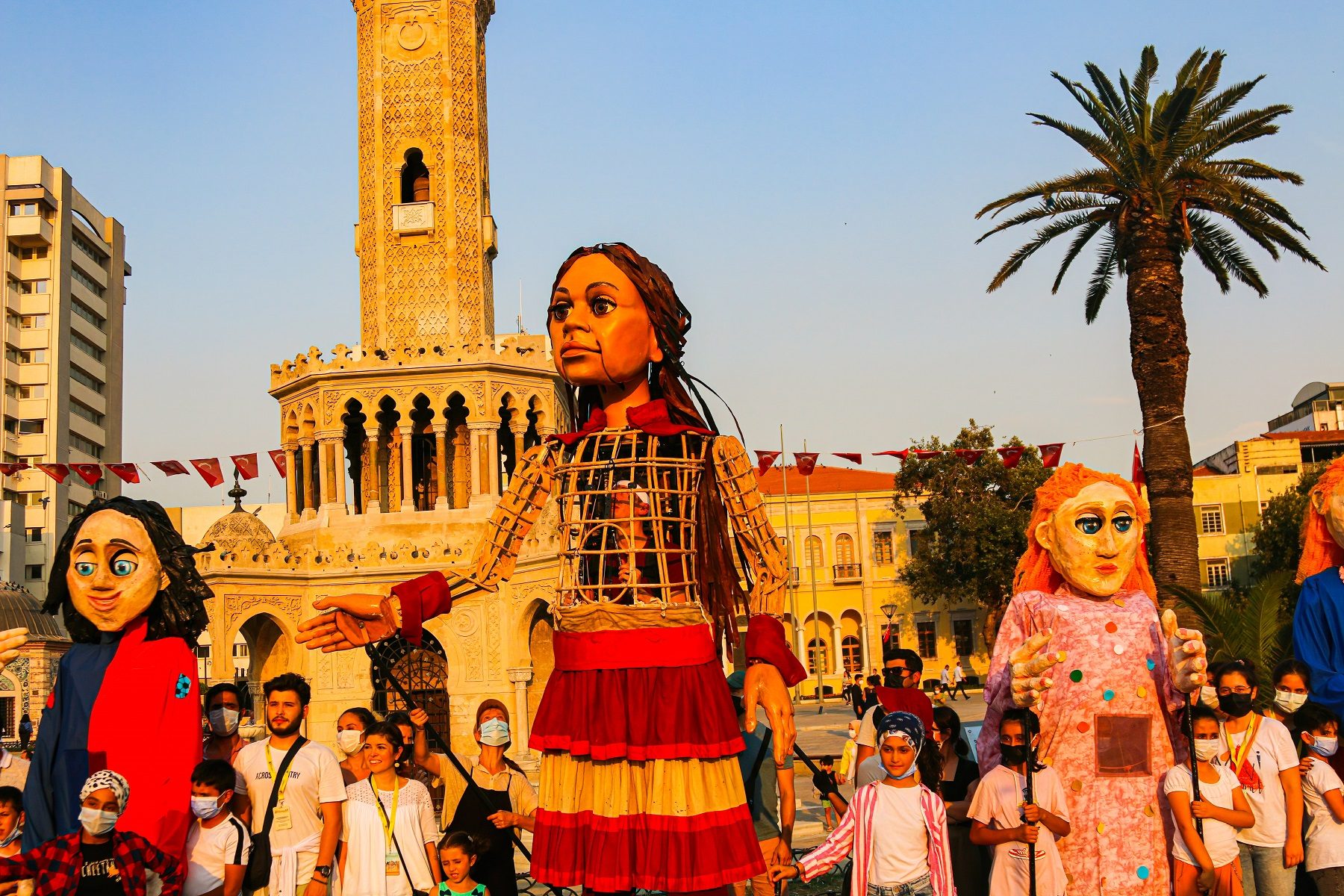 الدمية أمل الصغيرة اليونان تركيا
