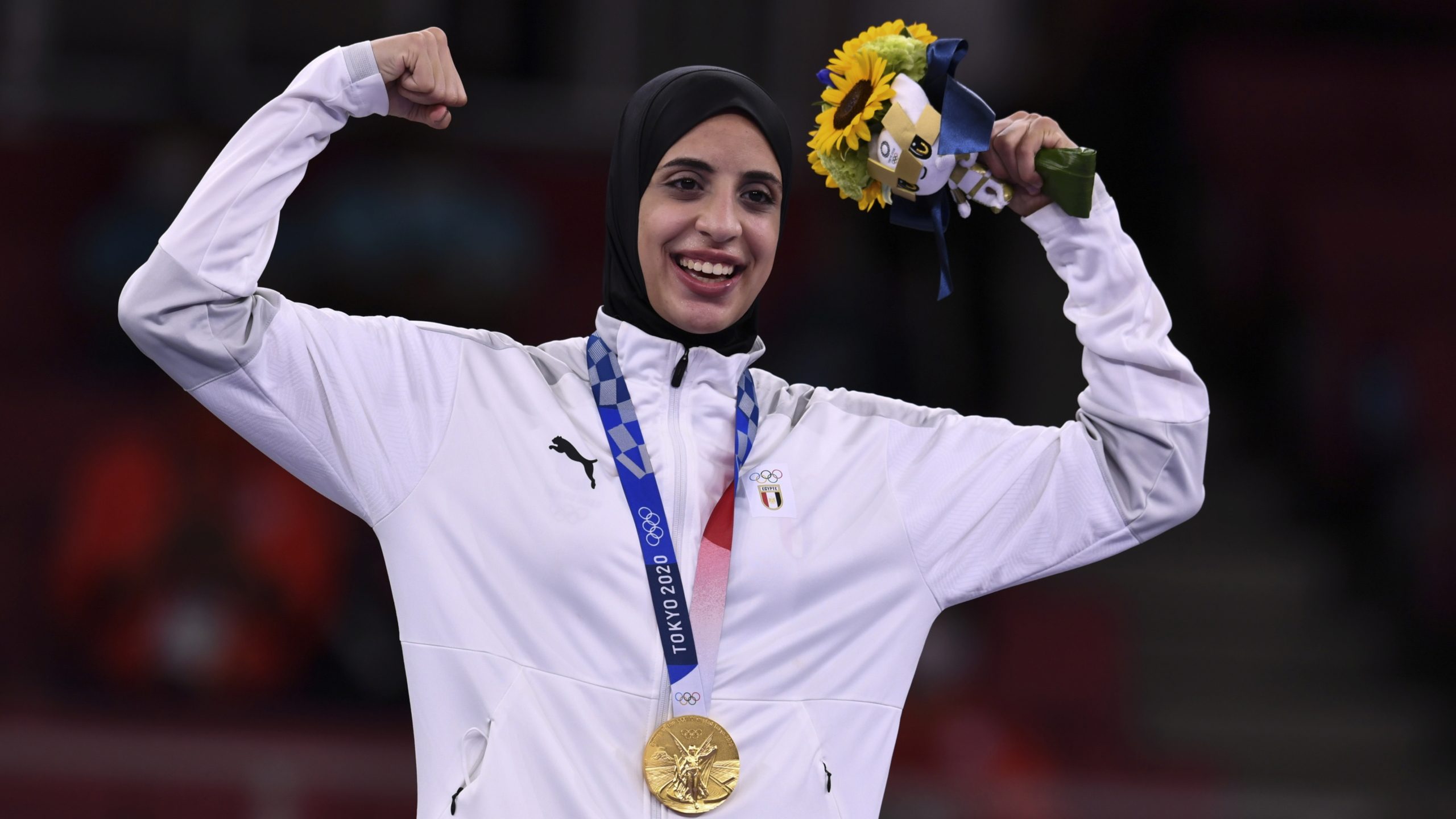 فريال أشرف أول مصرية تفوز بالذهب الأوليمبي (رويترز)