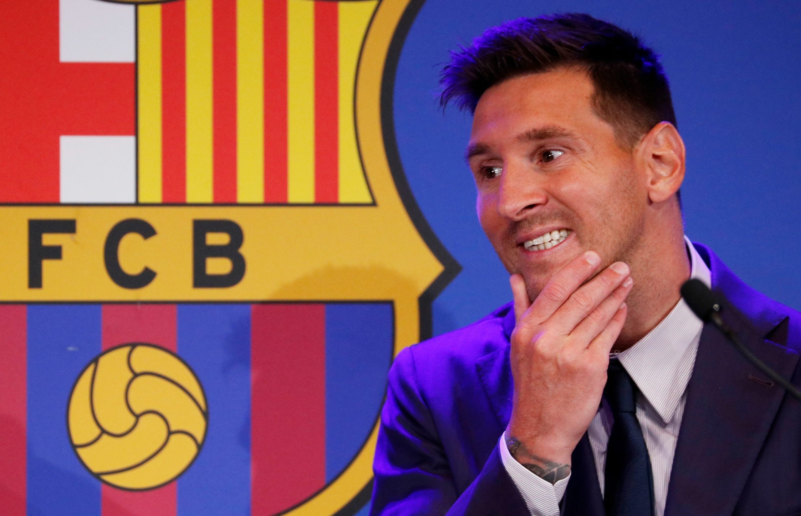 سيميوني أراد ضم ميسي لأتلتيكو مدريد (رويترز)