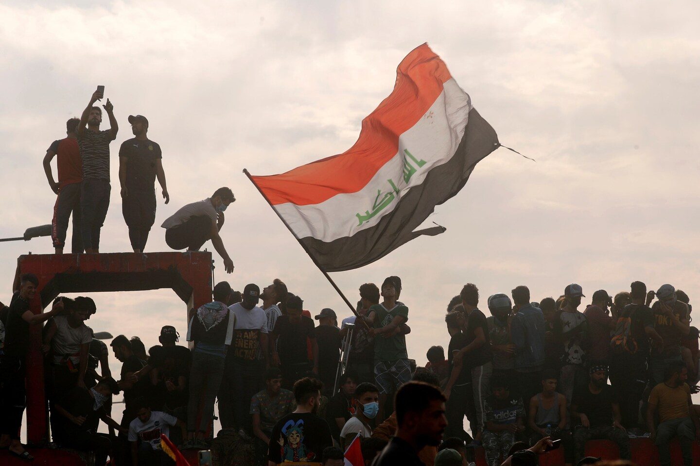 هل يتكرر ما حدث بأفغانستان في العراق؟ الأمريكيون يتوقعون سيناريوهات “سوداوية” للبلد الغارق بالفوضى والفساد