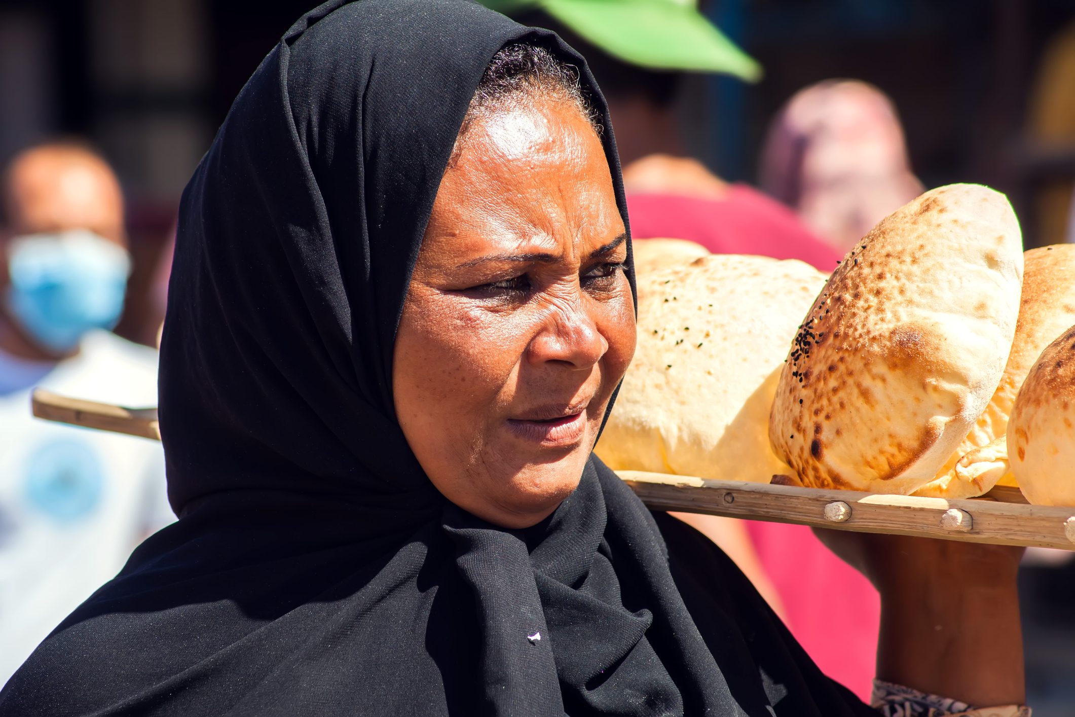 إلا رغيف العيش.. من يتحمل الثورة القادمة في مصر؟