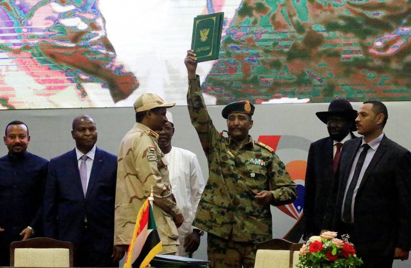 من المذابح للتطبيع.. كشف حساب الشراكة بين العسكريين والمدنيين بالسودان يظهر كيف خُدعت القوى الثورية
