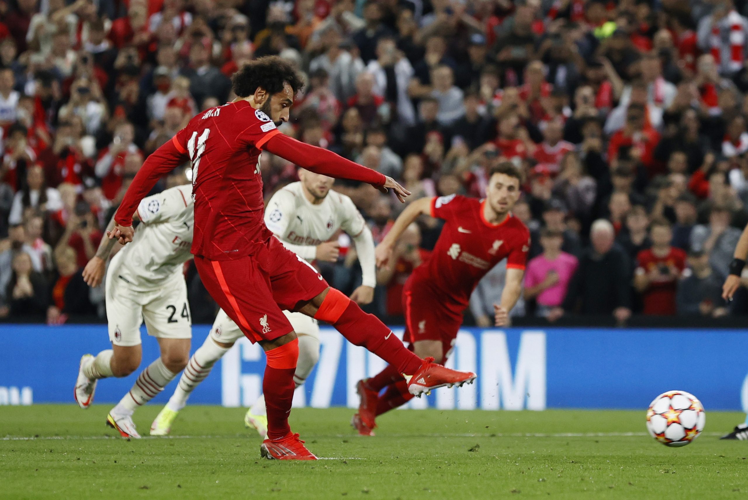 محمد صلاح يهدر ثاني ركلة جزاء في مسيرته مع ليفربول (رويترز)