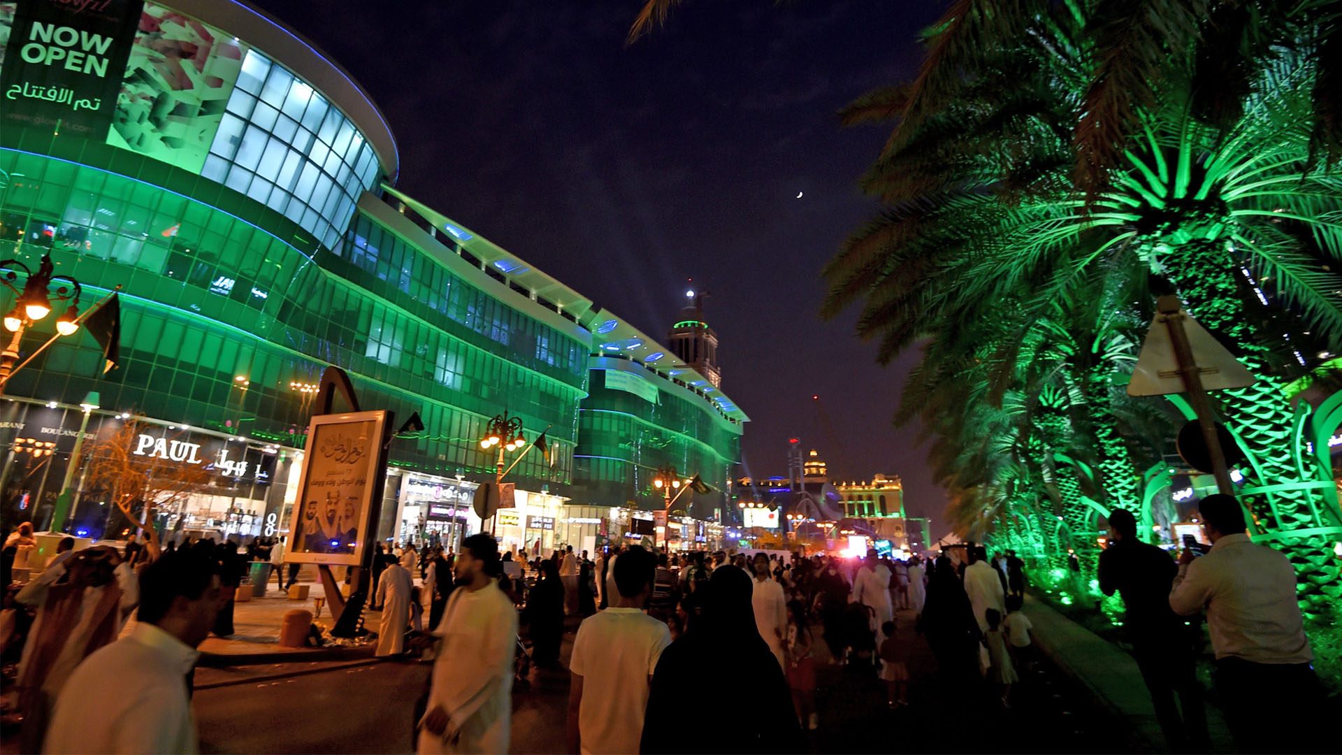 فيديوهات أظهرت حالات تحرش بفتيات خلال الاحتفالات باليوم الوطني السعودي.. مغردون طالبوا بمحاسبة