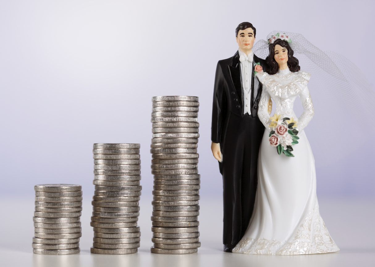أسباب وأعراض المشاكل المالية بين الزوجين