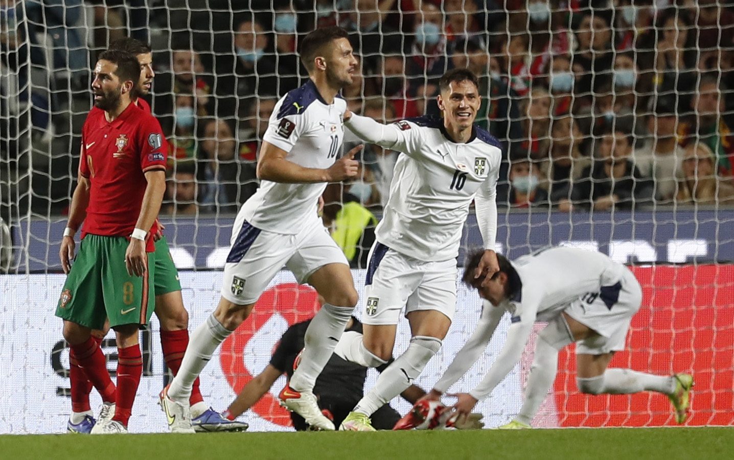 منتخب البرتغال خسر على أرضه أمام صربيا (رويترز)