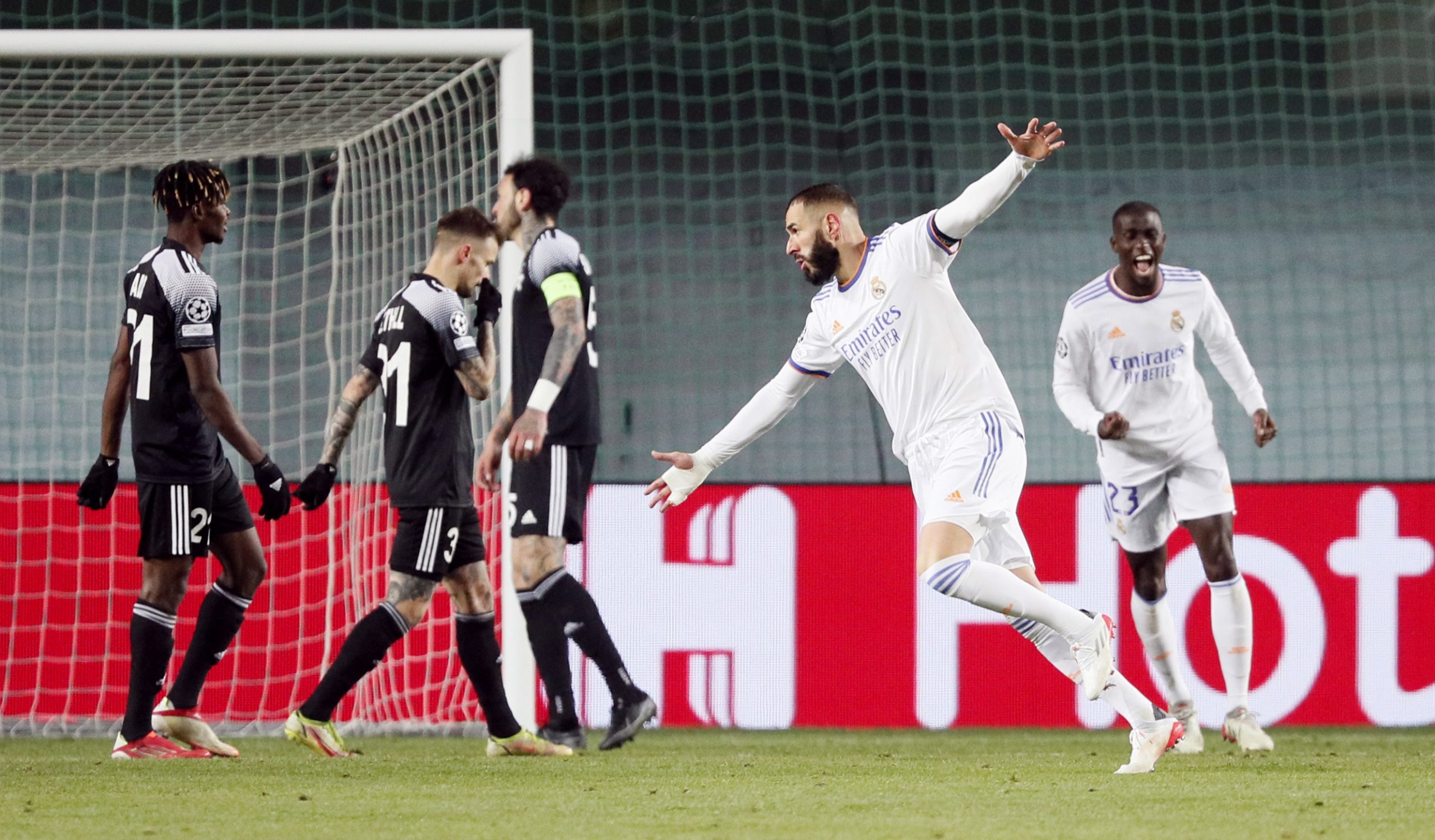 ريال مدريد ضمن التأهل لدور الـ16 (رويترز)