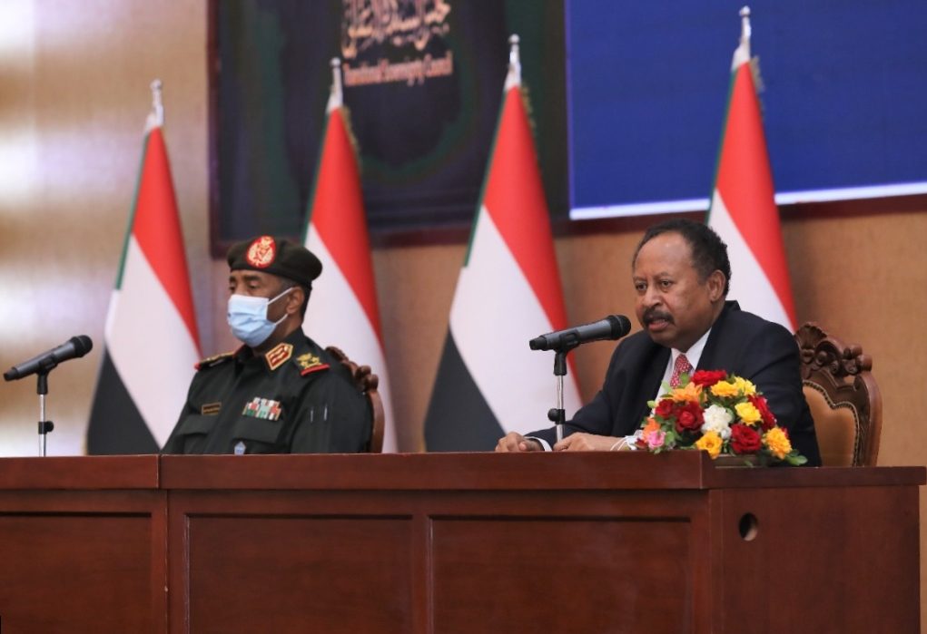 رئيس المجلس العسكري السوداني عبدالفتاح البرهان ورئيس الوزراء عبدالله حمدوك/ الأناضول
