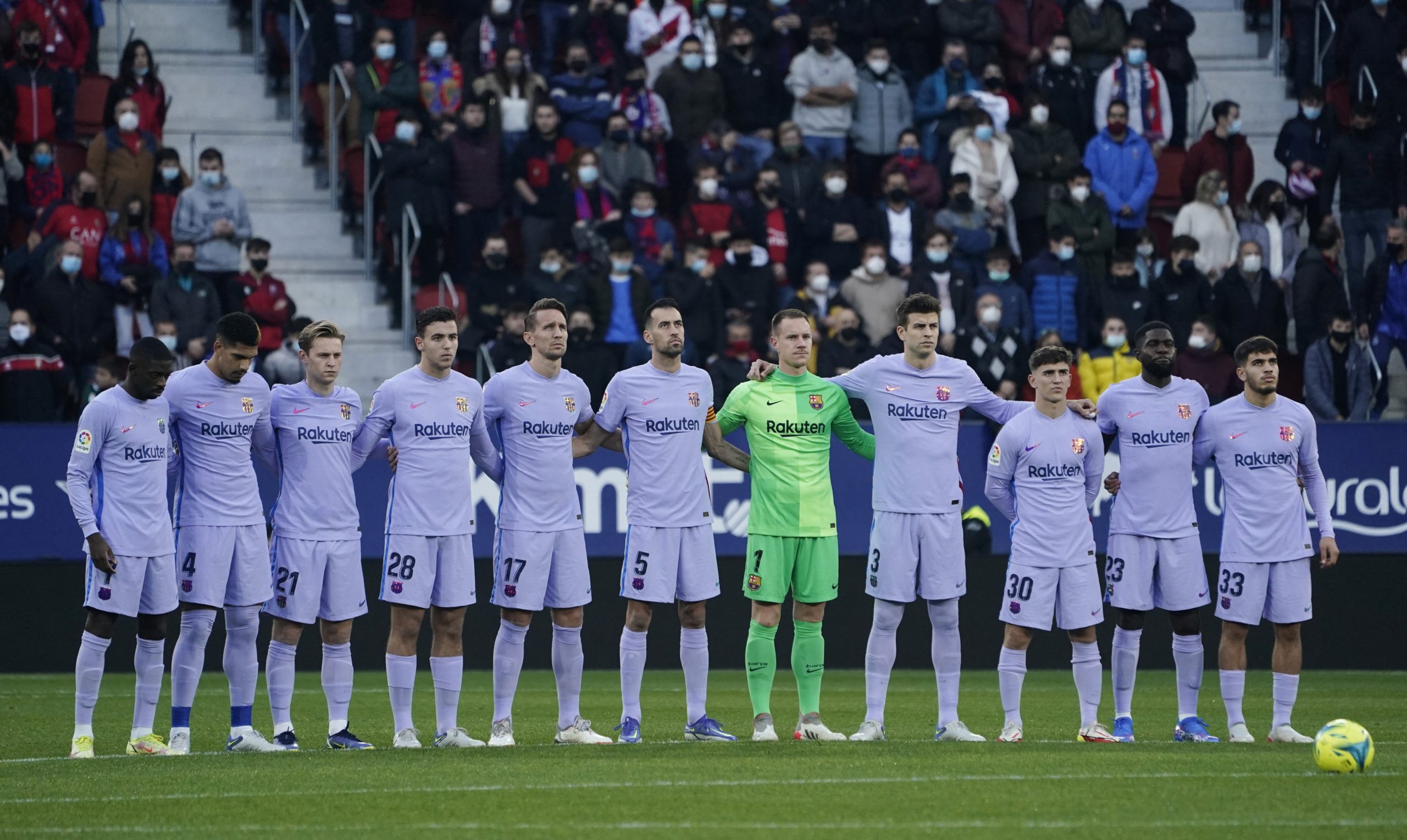 برشلونة يصطدم بنابولي في الدوري الأوروبي (رويترز)