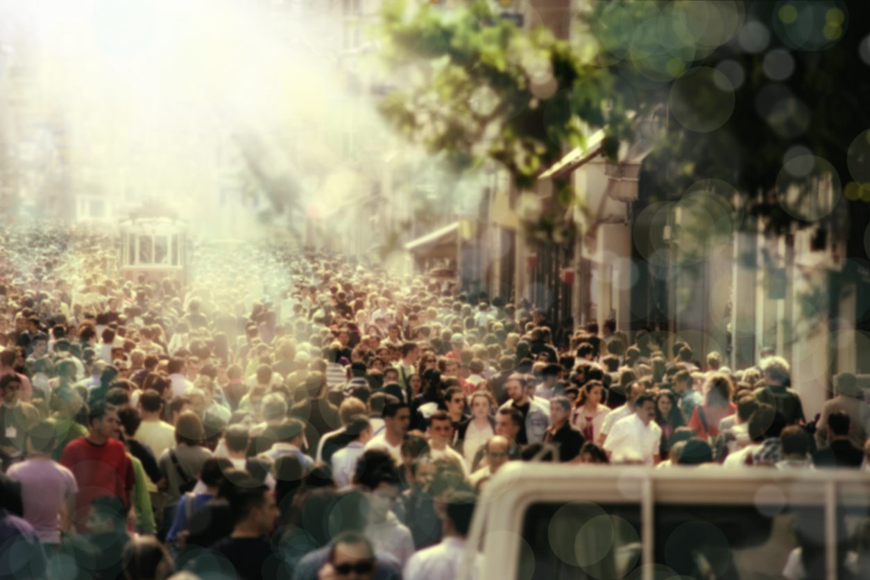 يقترب عدد سكان الأرض من 8 مليارات.. لكن كيف وصلنا إلى هذه الكثافة السكانية المرعبة، وما آثارها المستقبلية؟