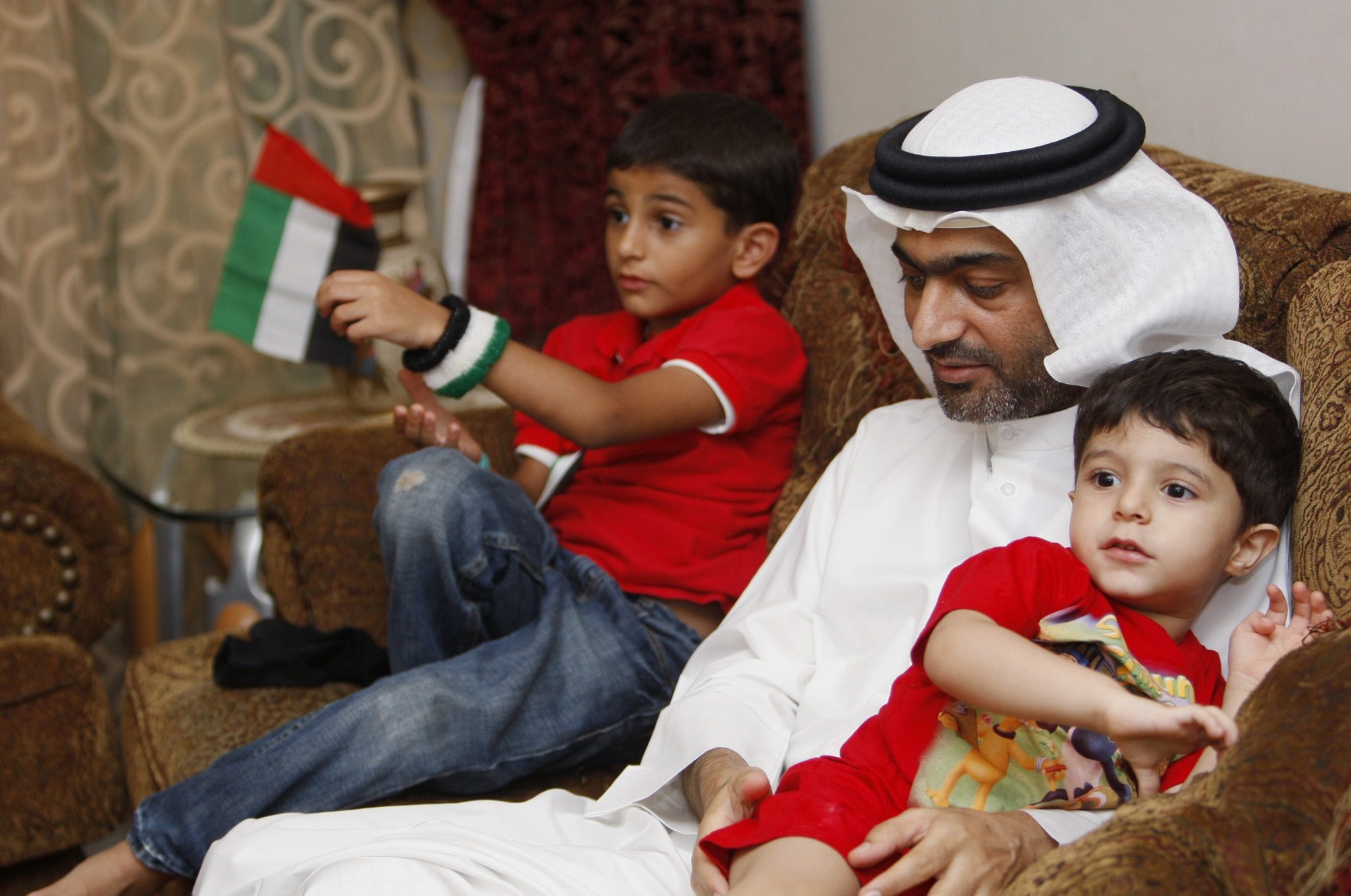 الإمارات تعاقب حقوقياً لرسالة سرَّبها من السجن..رايتس ووتش: نقلته لزنزانة أصغر وحرمته من نظاراته
