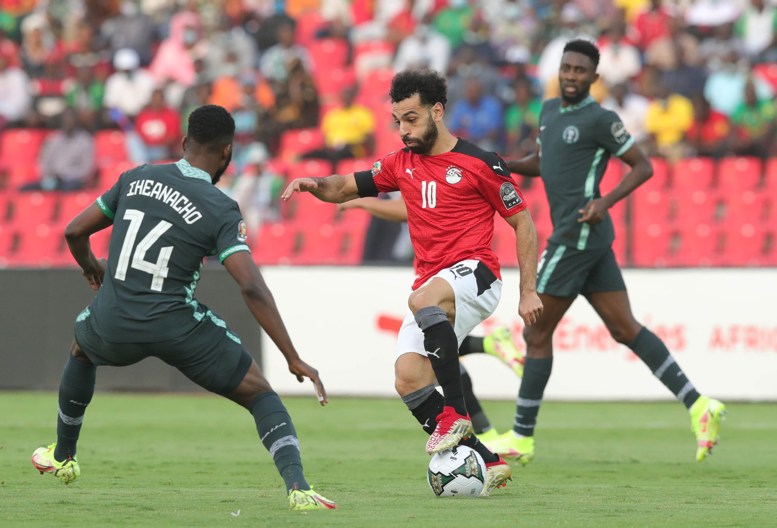 منتخب مصر يخسر أمام نيجيريا في كأس أمم إفريقيا.. قذيفة إيهيناتشو أسقطت رفاق محمد صلاح