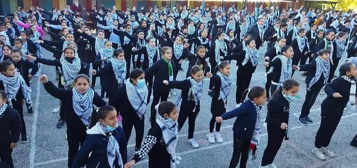 دبكة وأغانٍ وطنية في المدارس الفلسطينية.. مبادرة لربط الأطفال بالتراث تلقى تفاعلاً واسعاً بالقدس