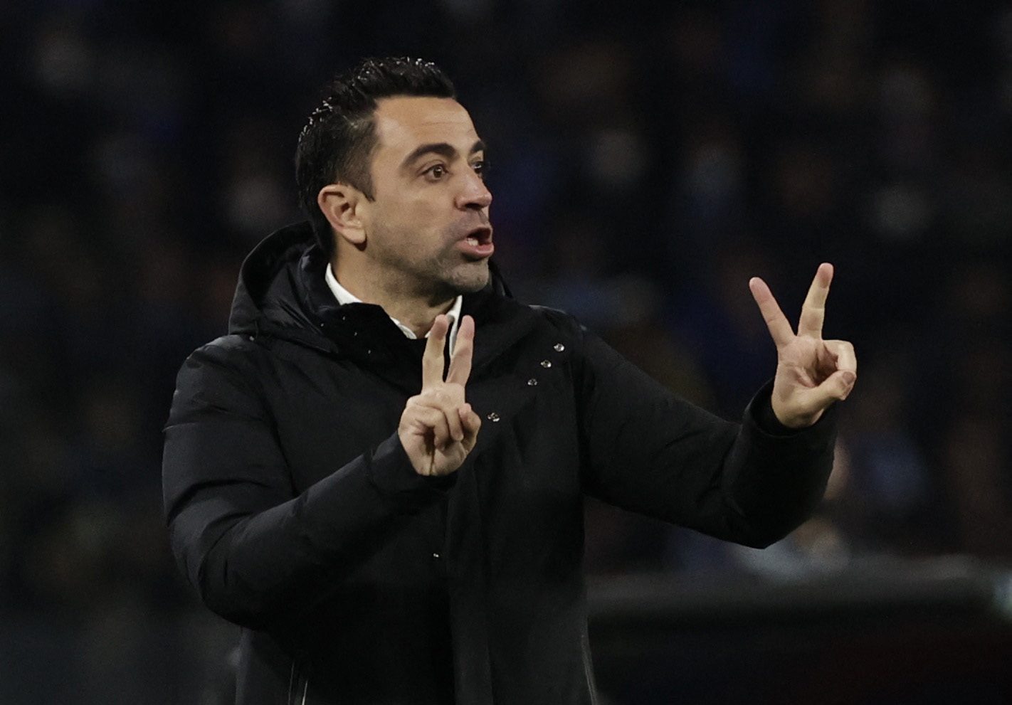 تشافي هيرنانديز مدرب برشلونة ينتظر الانتقالات الصيفية (رويترز)