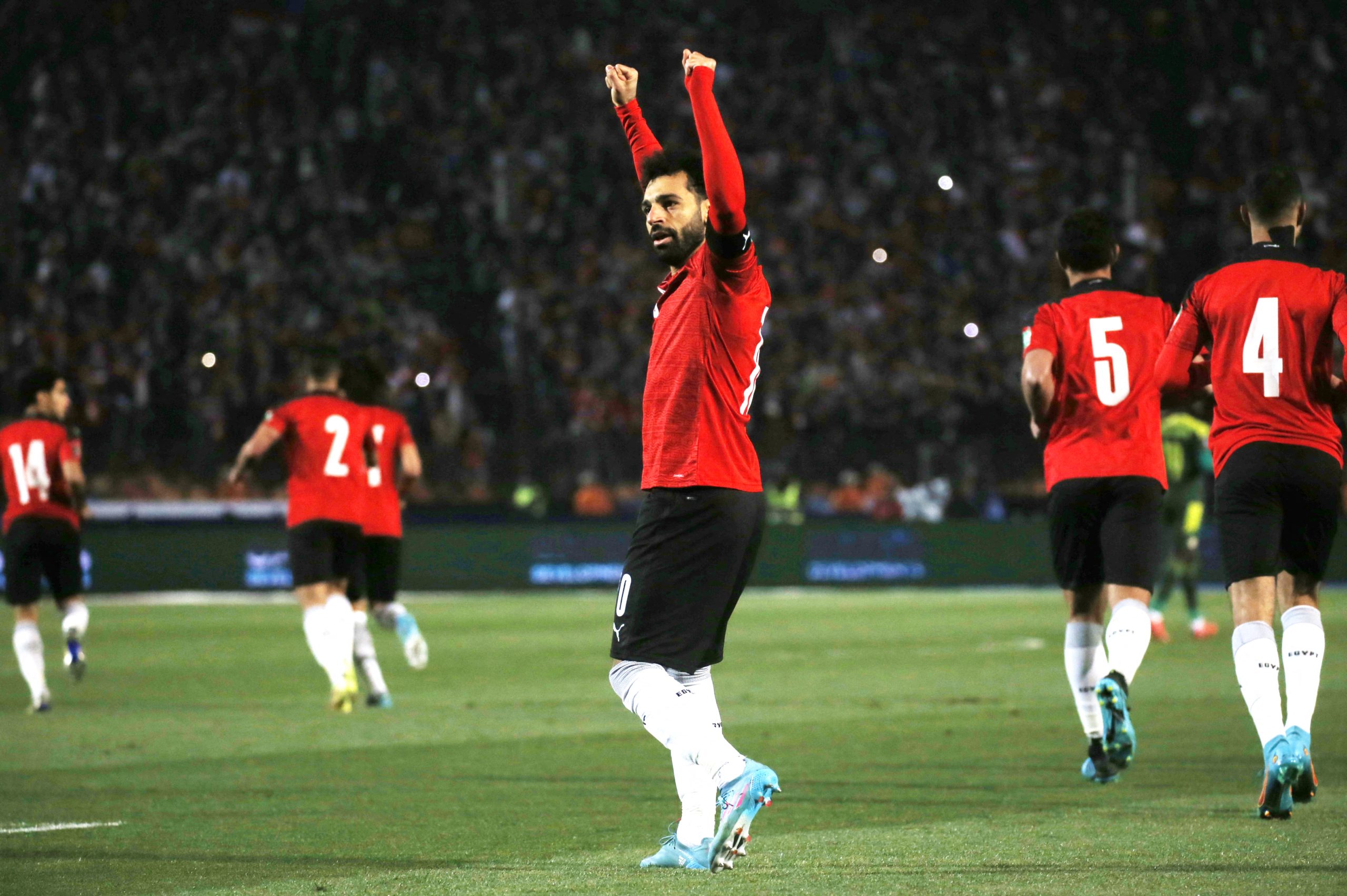 محمد صلاح قاد منتخب مصر للفوز على السنغال (رويترز)