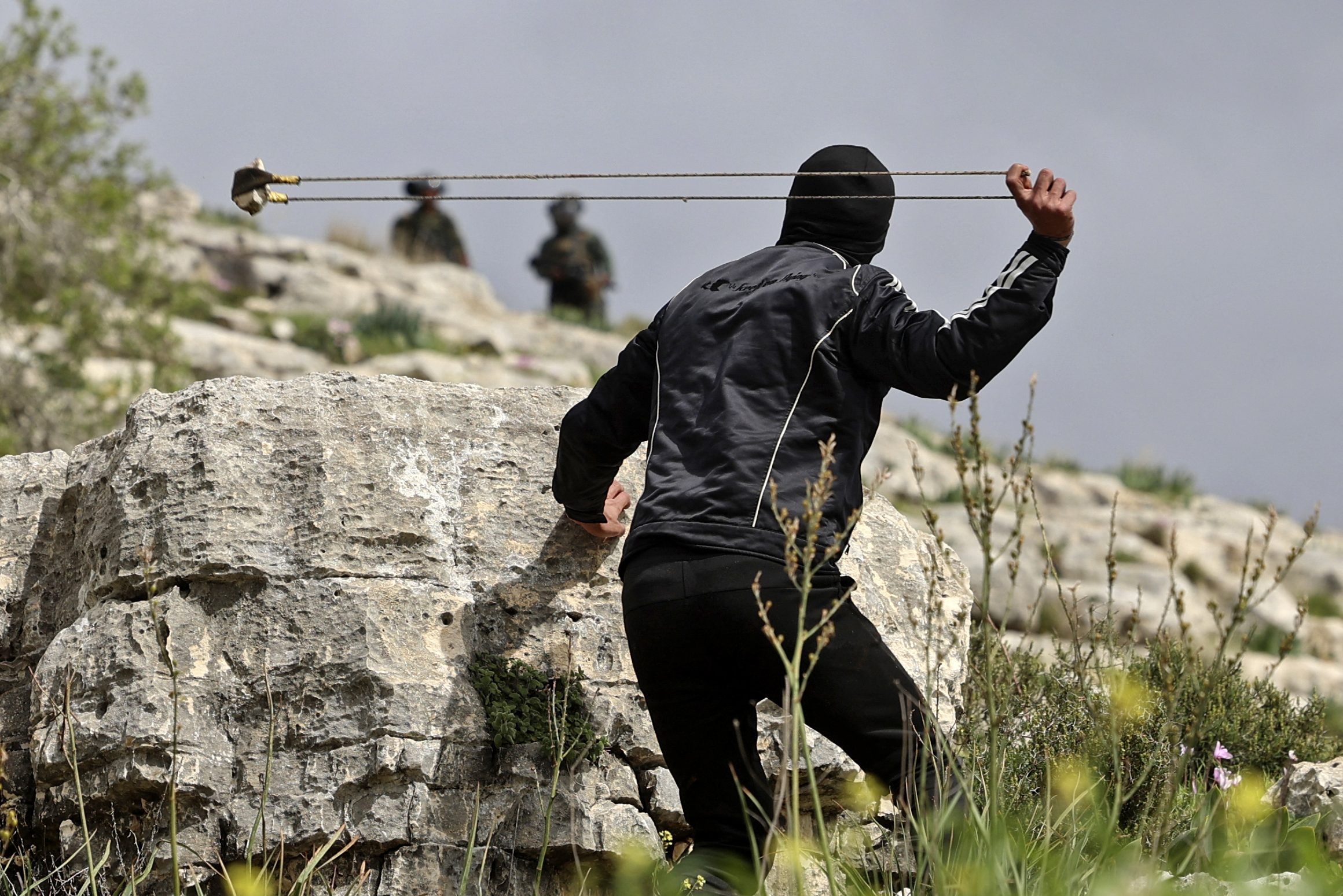 استشهاد 3 فلسطينيين في مواجهات مع شرطة الإسرائيلية.. عمليات أمنية في النقب واقتحامات بالضفة الغربية