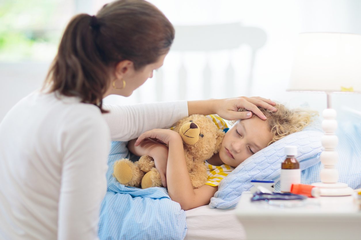 أسباب وأعراض تشنجات الأطفال