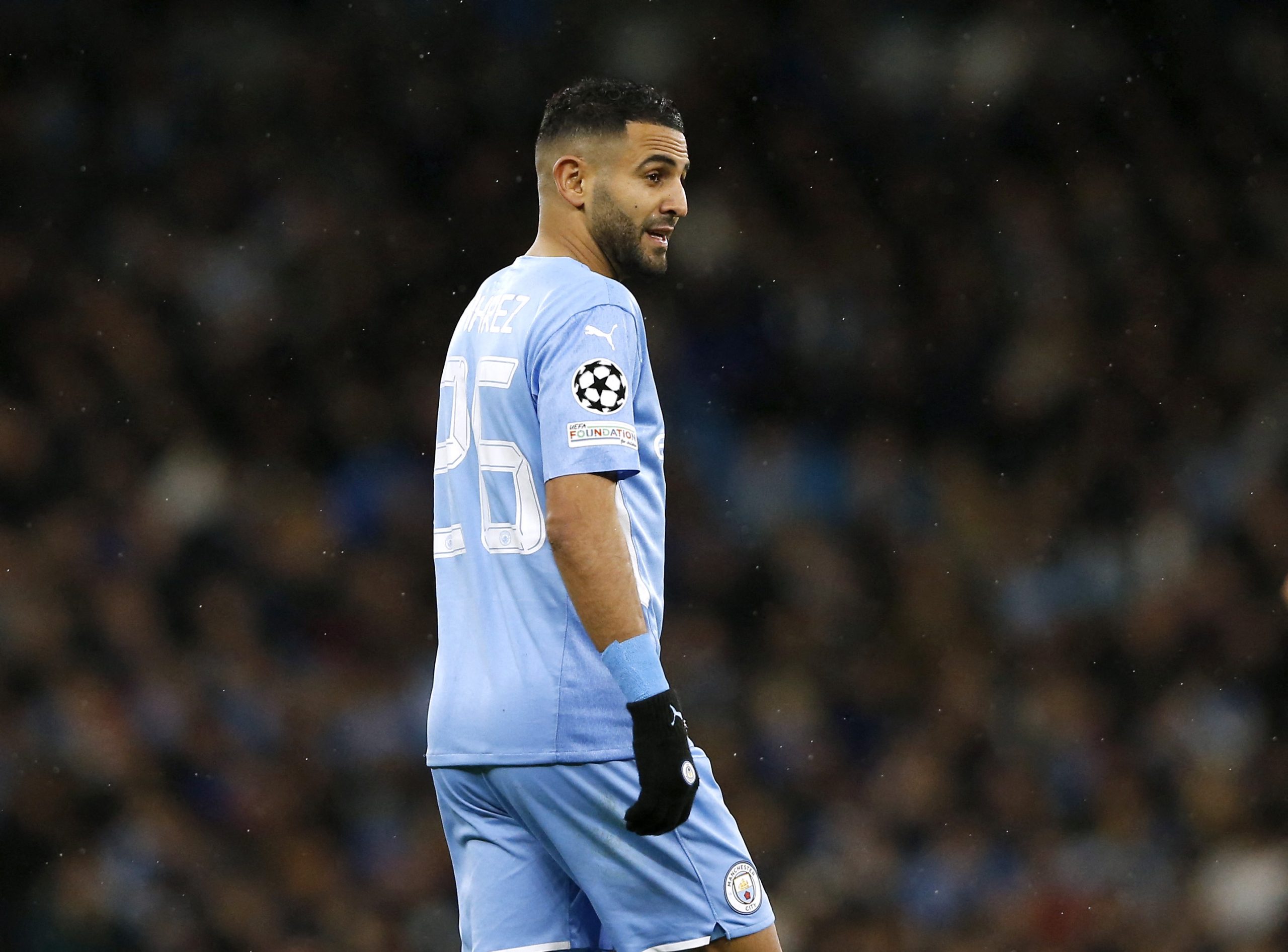 هل ينتقل رياض محرز إلى ريال مدريد؟ (رويترز)