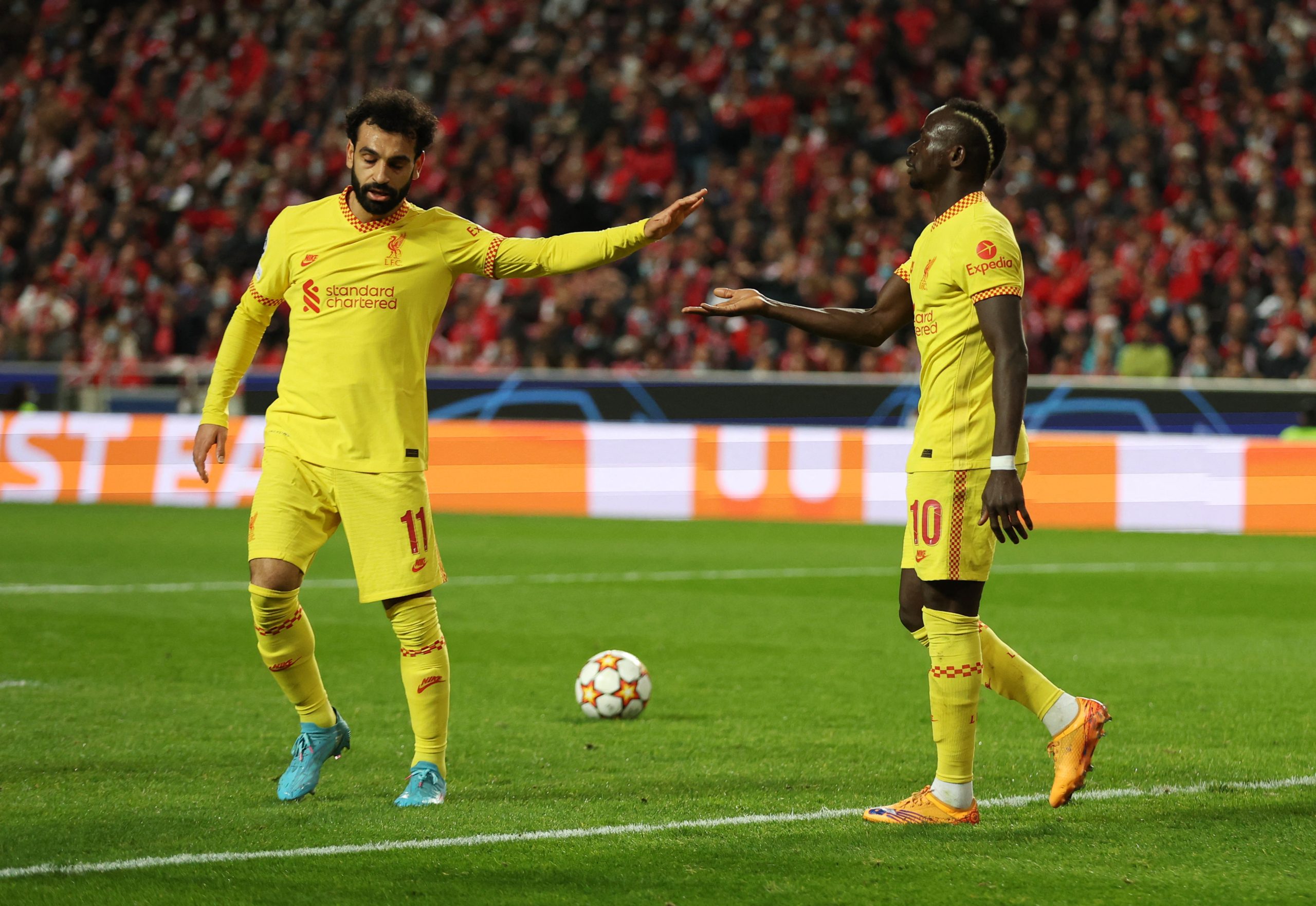 ماني وصلاح ثنائي ليفربول (رويترز)