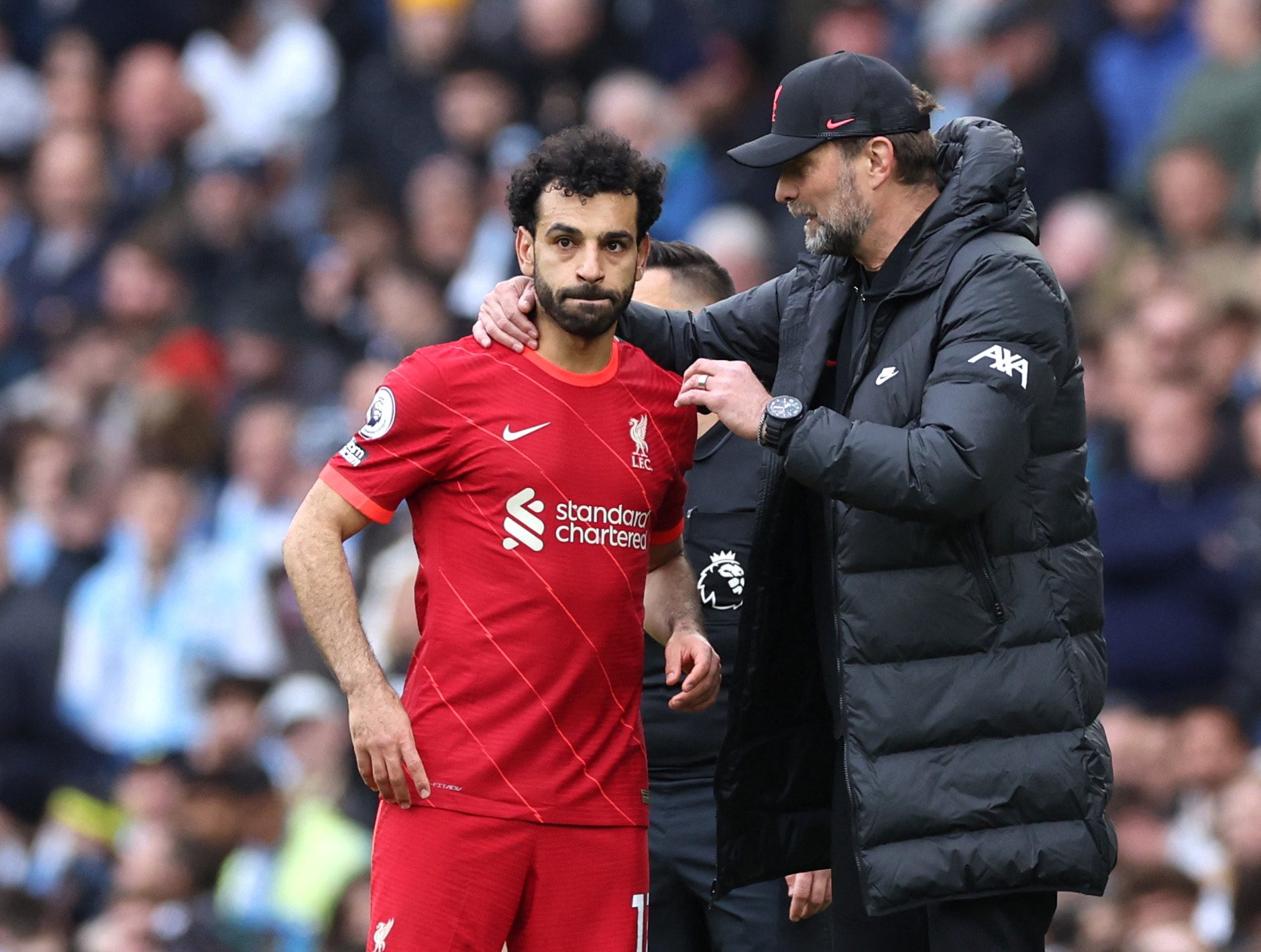 يورغن كلوب يريد من محمد صلاح حسم مستقبله مع ليفربول (رويترز)
