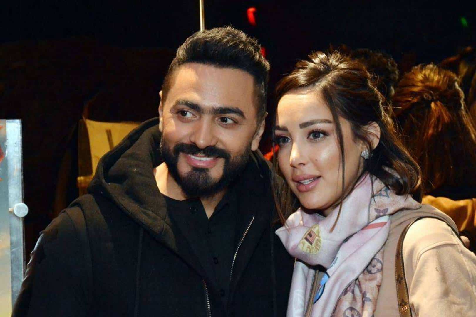 بطريقة رومانسية.. تامر حسني يوجِّه رسالة دعم وتهنئة لزوجته بمناسبة افتتاحها مشروعها الخاص
